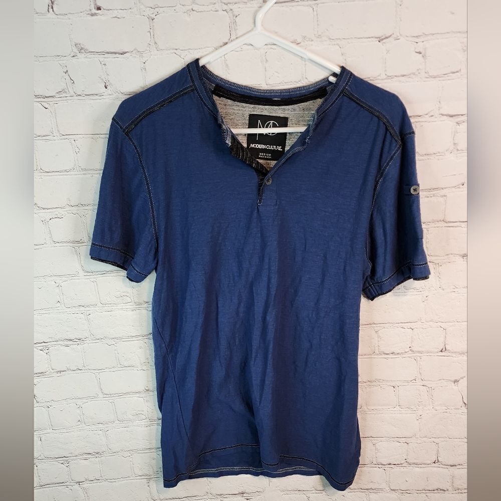 Men's Modern Culture button-up shirt, size Medium